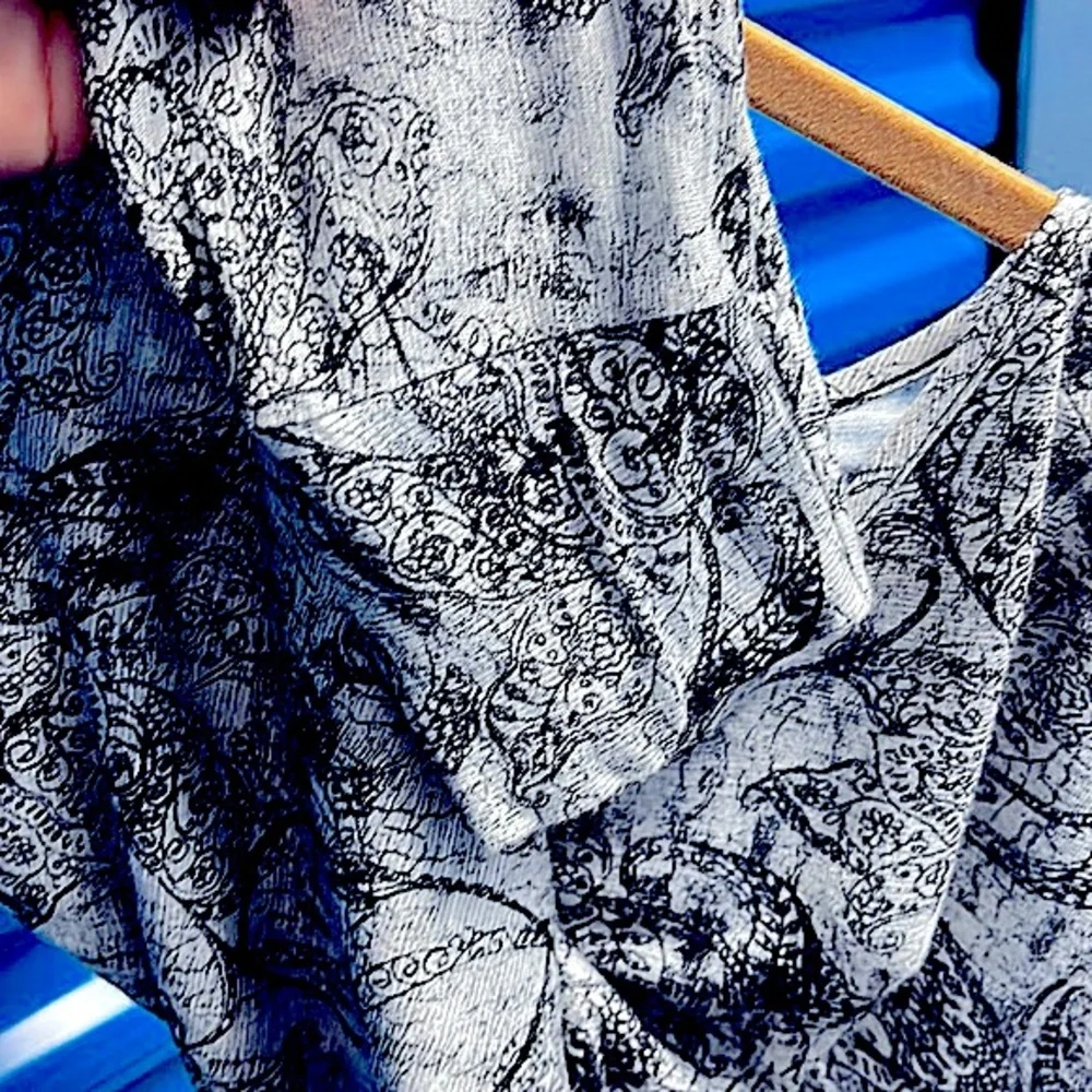 Black & Gray Off the Shoulder Boho, Abstract & Paisley Design Cropped Top